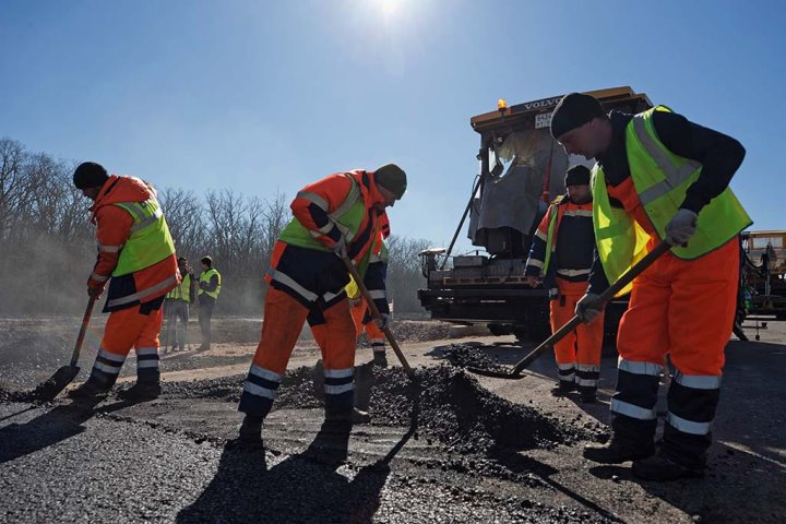 В Беларуси тестируют новое оборудование по борьбе с ямами на дорогах