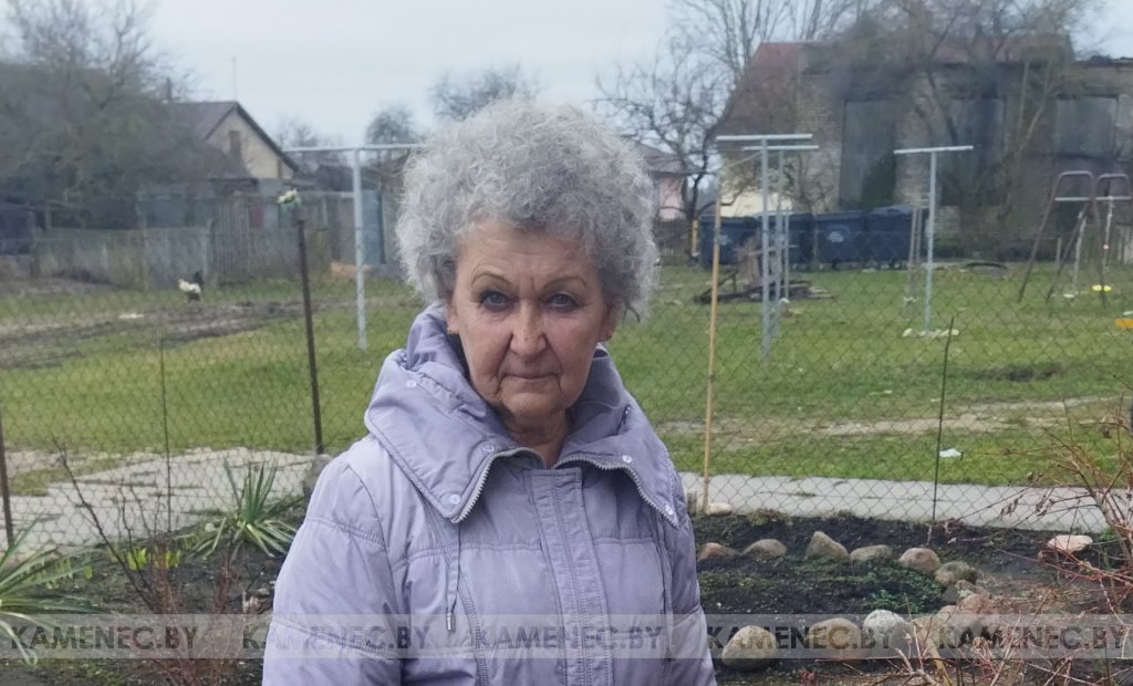 Жительница Каменецкого района дает вторую жизнь пластику, создавая красоту