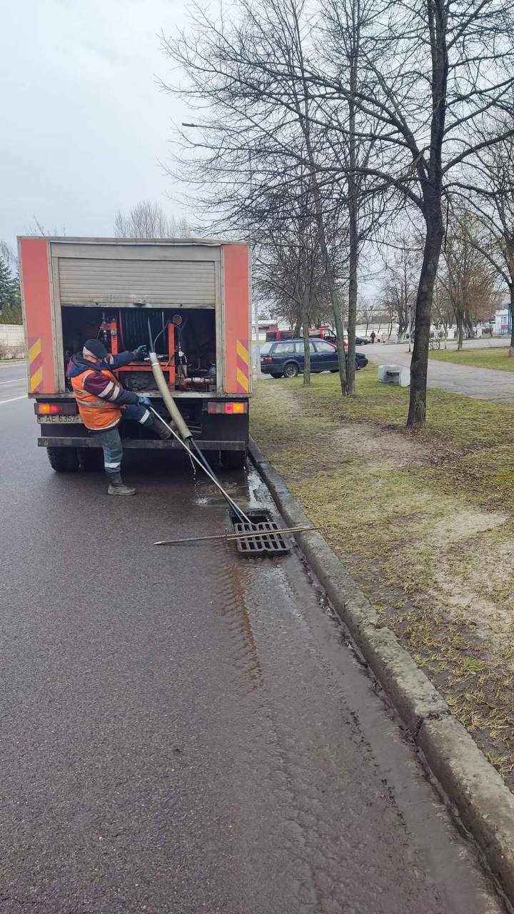 В Бресте ведется промывка сетей дождевой канализации