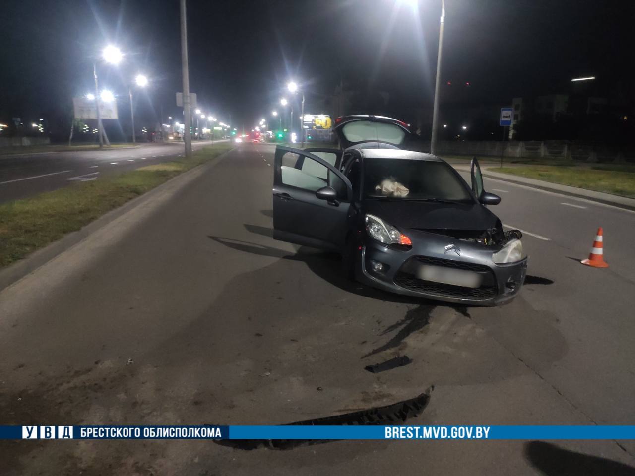 Пьяная брестчанка врезалась в светофор