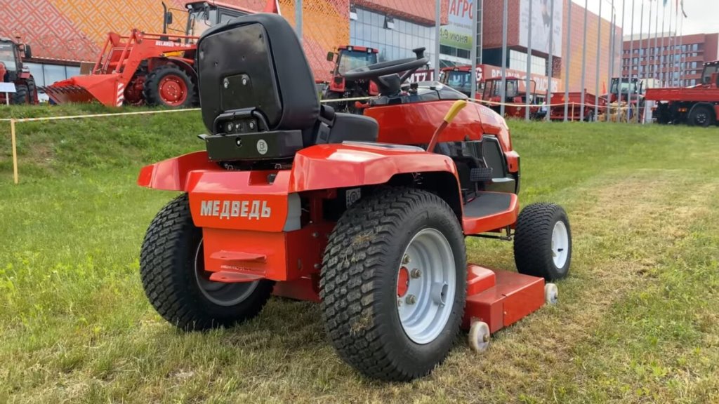 МТЗ показал газонокосилку собственной разработки
