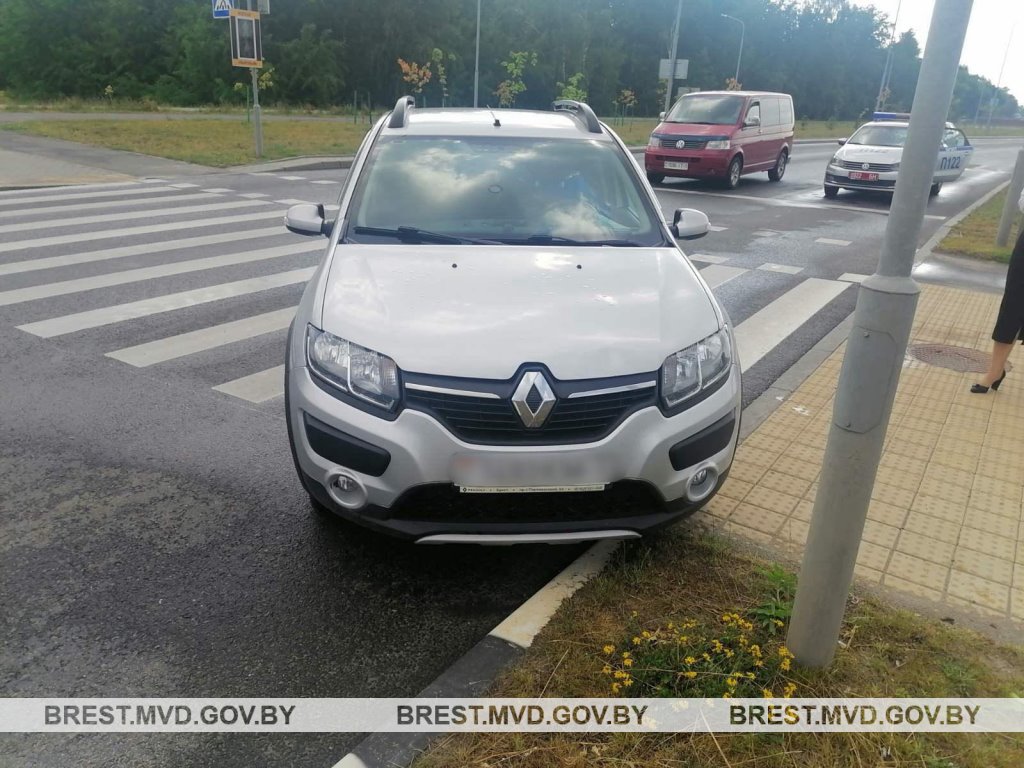 В Бресте водитель Renault сбила мужчину