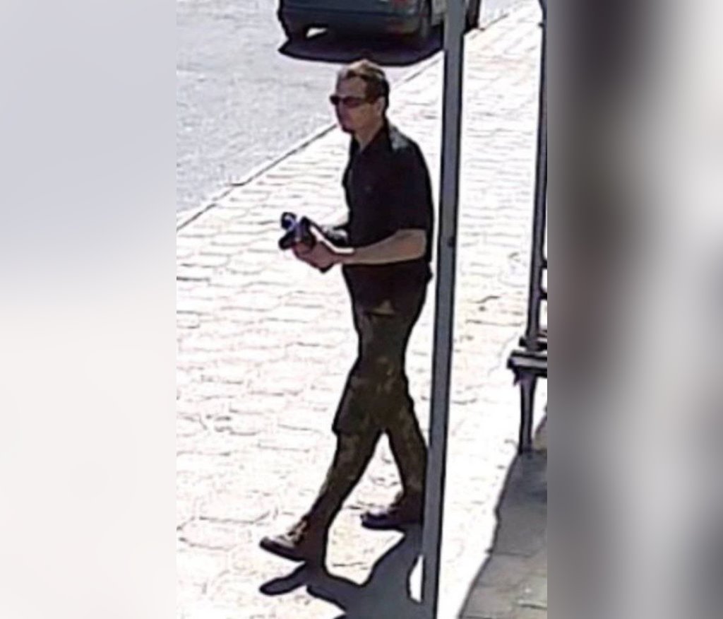 Находился на остановке общественного транспорта «Адамковская». В Бресте милиция устанавливает личность мужчины