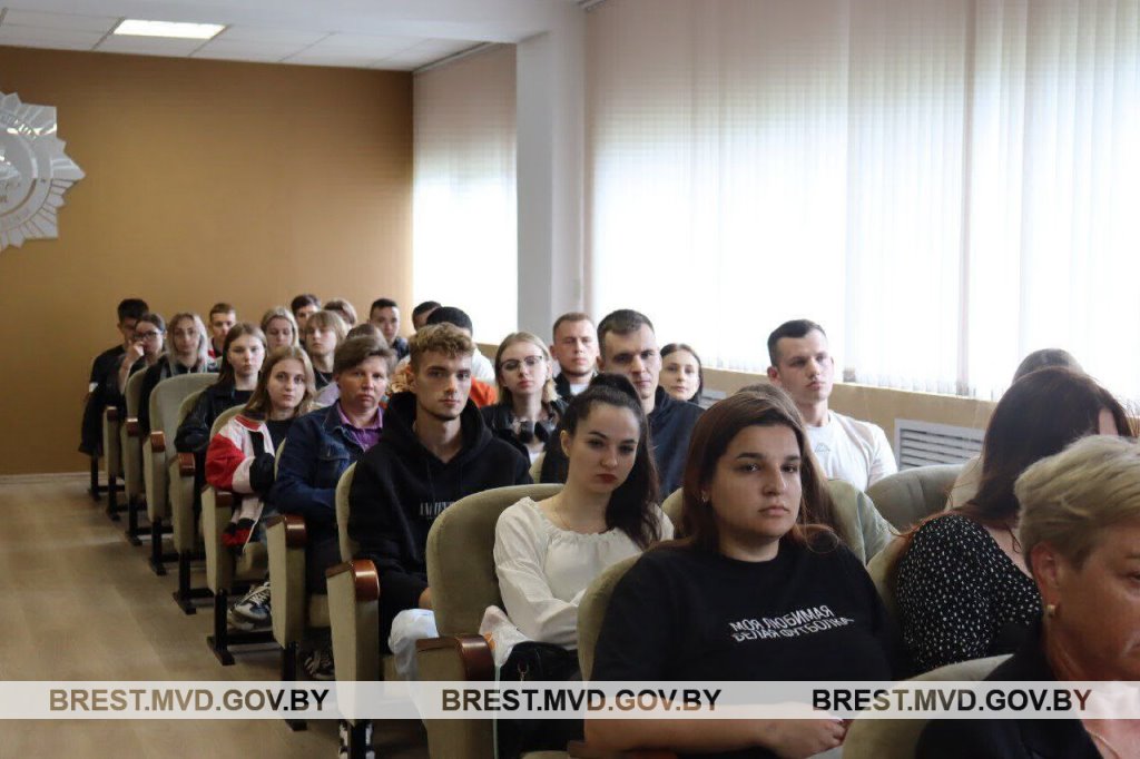 Наказание бесправнику из Бреста: 8 лет нельзя за руль, штраф и конфискация авто