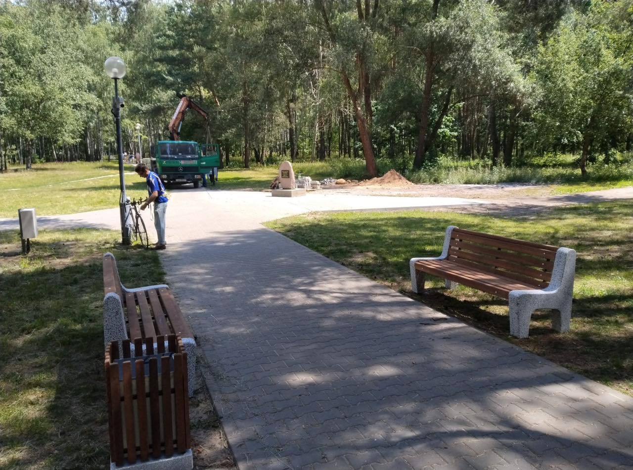 Раритетную плиту, найденную в парке Бреста, восстановили