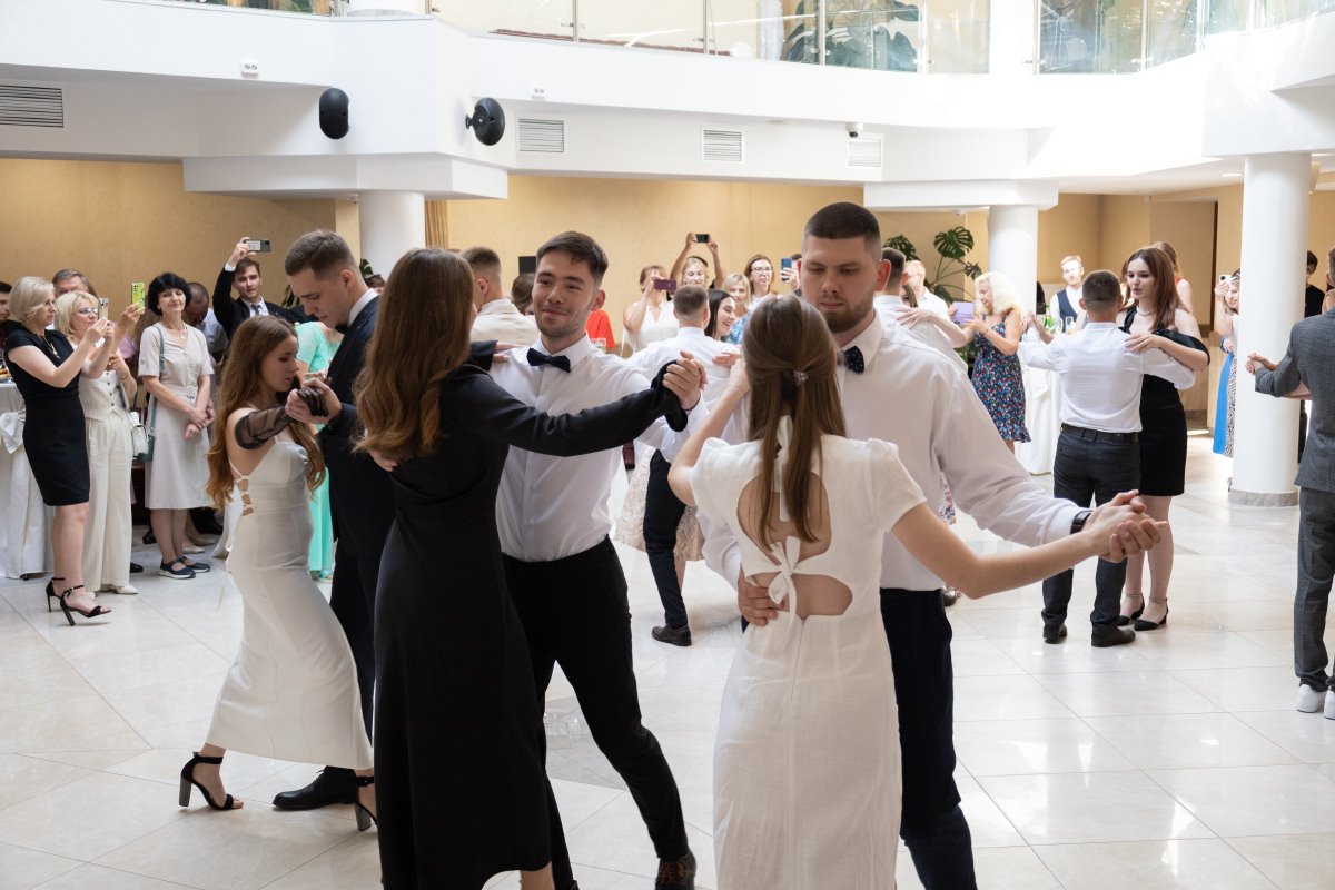 В Бресте для лучших студентов БрГТУ в театре кукол состоялся выпускной бал