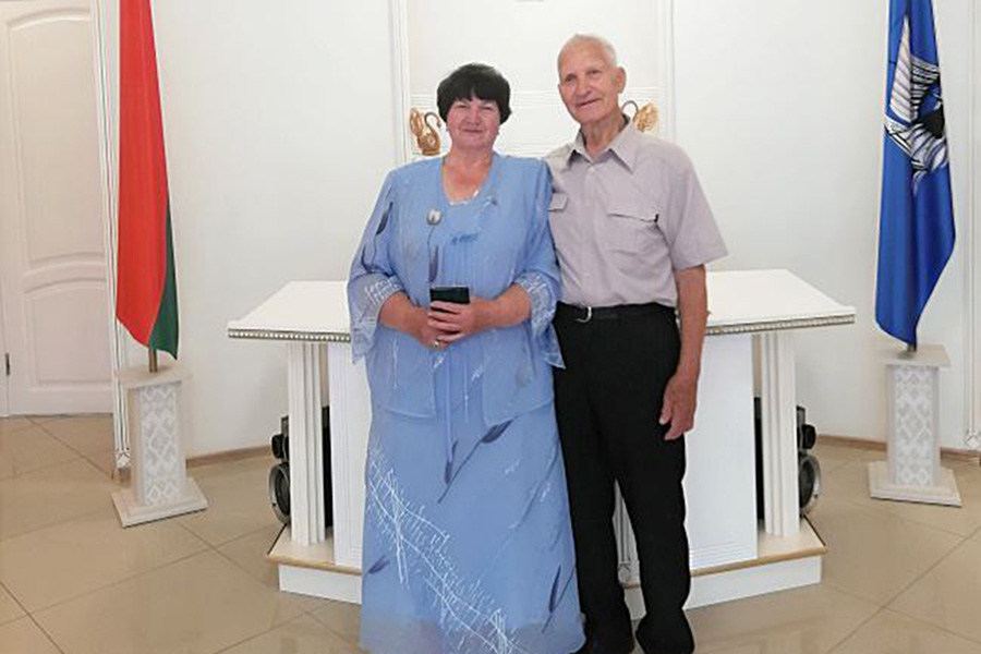 В TikTok познакомились 87-летний литовец и 76-летняя белоруска. Рассказываем о необычных молодоженах