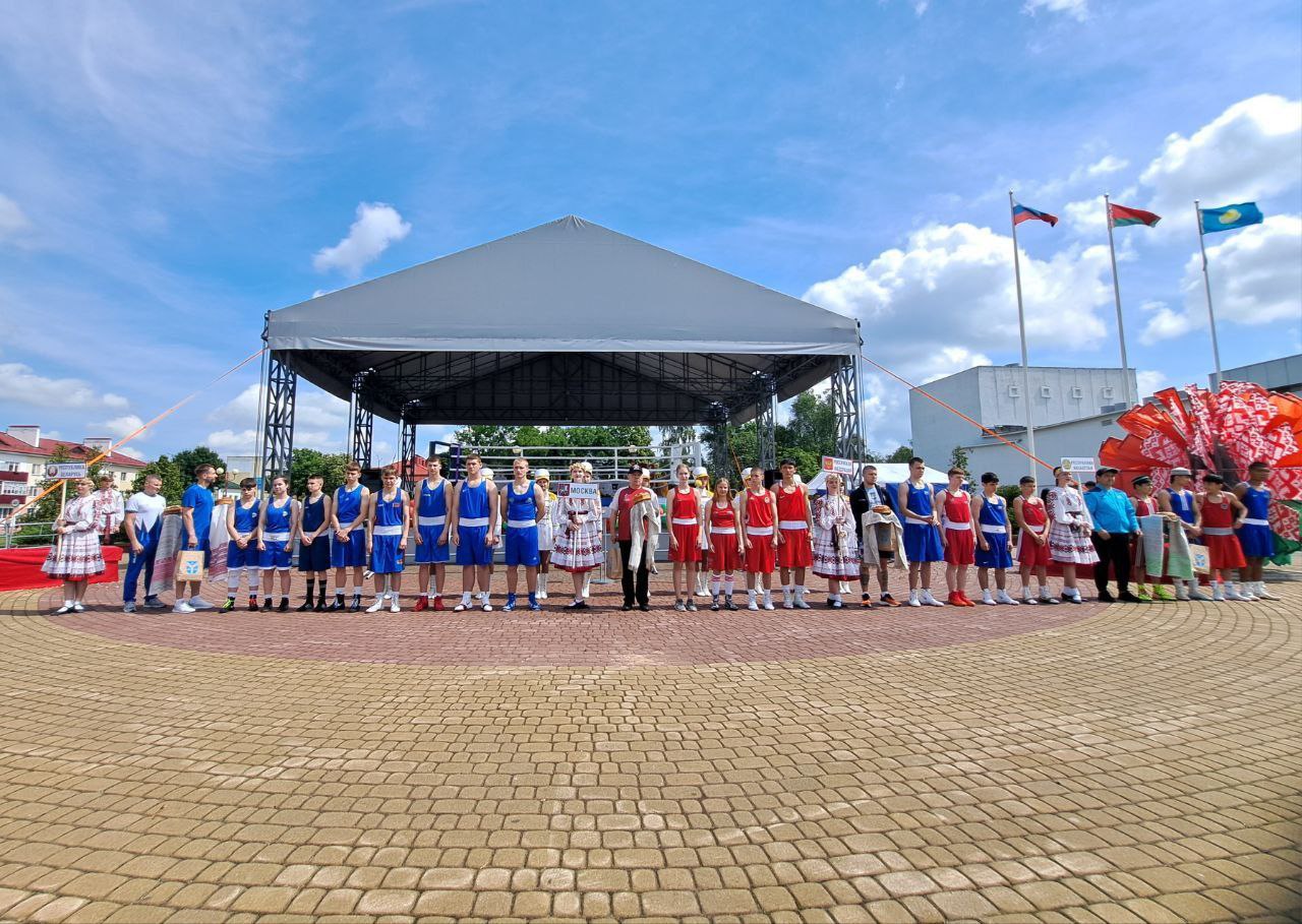 Главная площадь Жабинки на четыре дня стала боксерским рингом