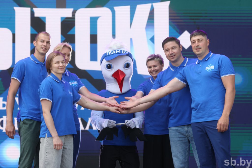 Грандиозно, красиво, зрелищно – фестиваль «Вытокі» собрал в Пружанах тысячи участников