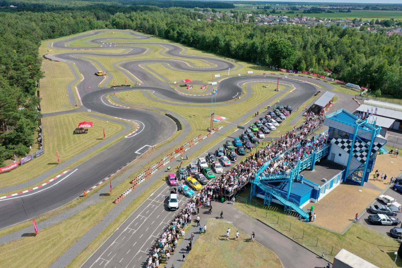 В Бресте прошел второй этап Республиканских соревнований по дрифтингу. Смотрите видео, как это было