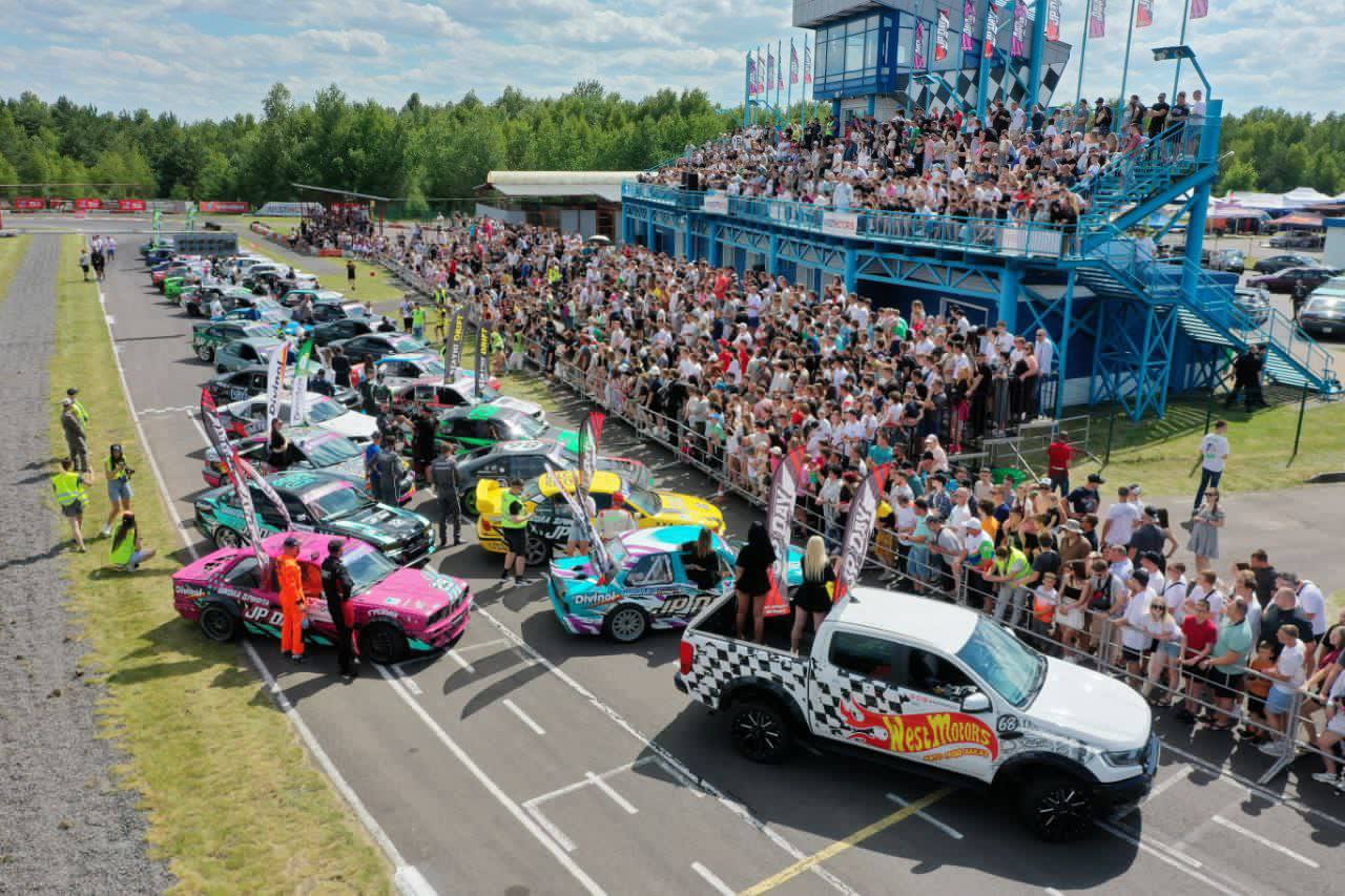 В Бресте прошел второй этап Республиканских соревнований по дрифтингу. Смотрите видео, как это было