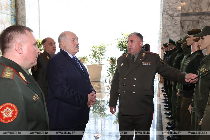 В Беларуси представили новые образцы военной формы