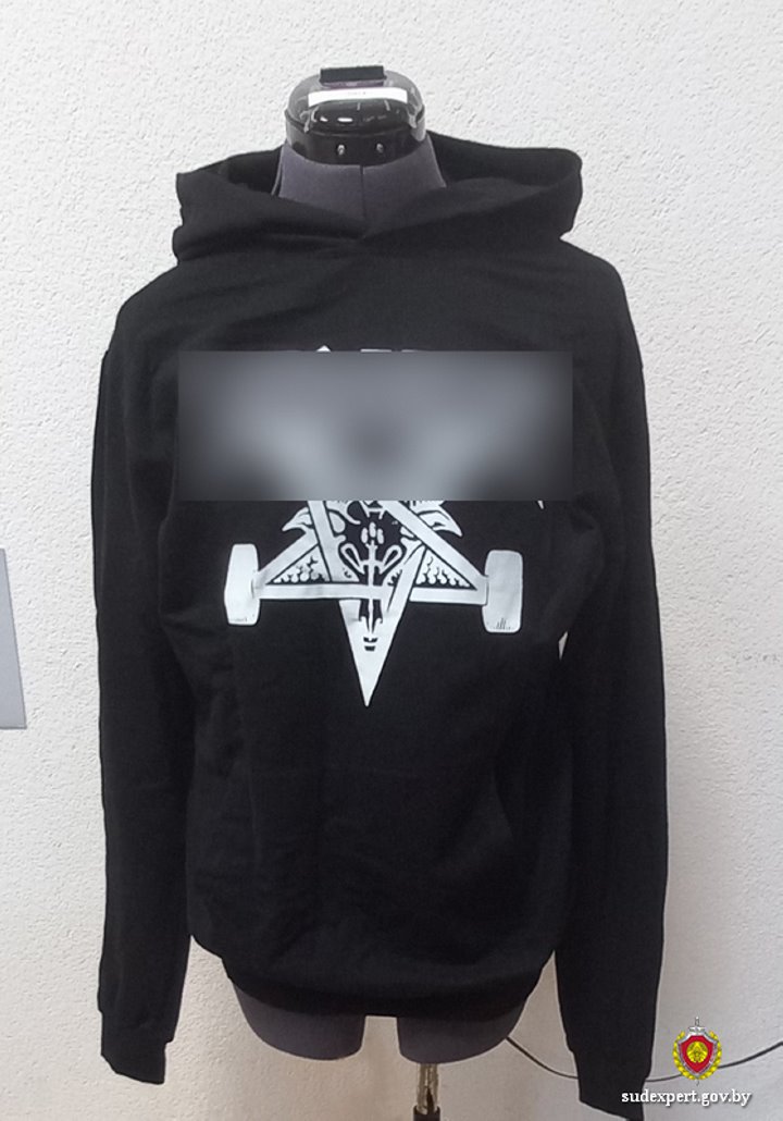 Подросток из Беларуси переплатил в два раза за неоригинальную толстовку. Получилось вернуть деньги?