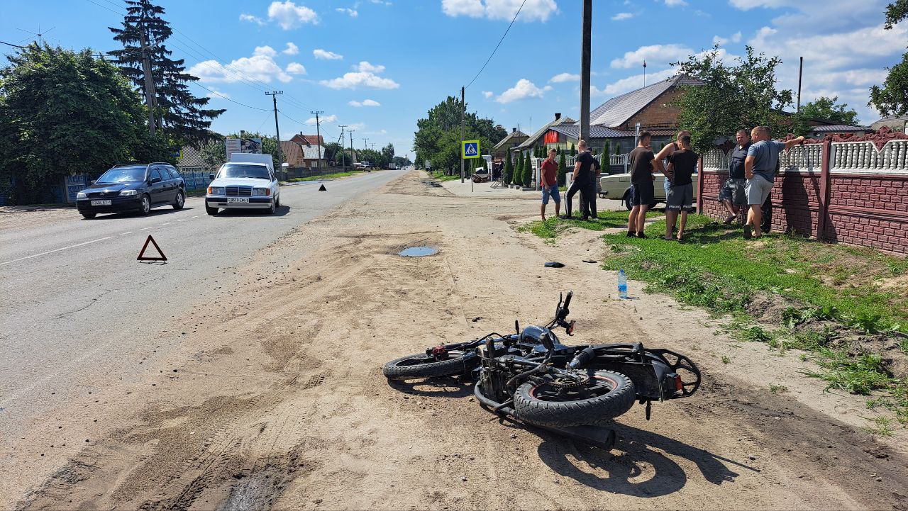 «Бесправный» мотоциклист и бесправник в Mercedes встретились в Столинском районе
