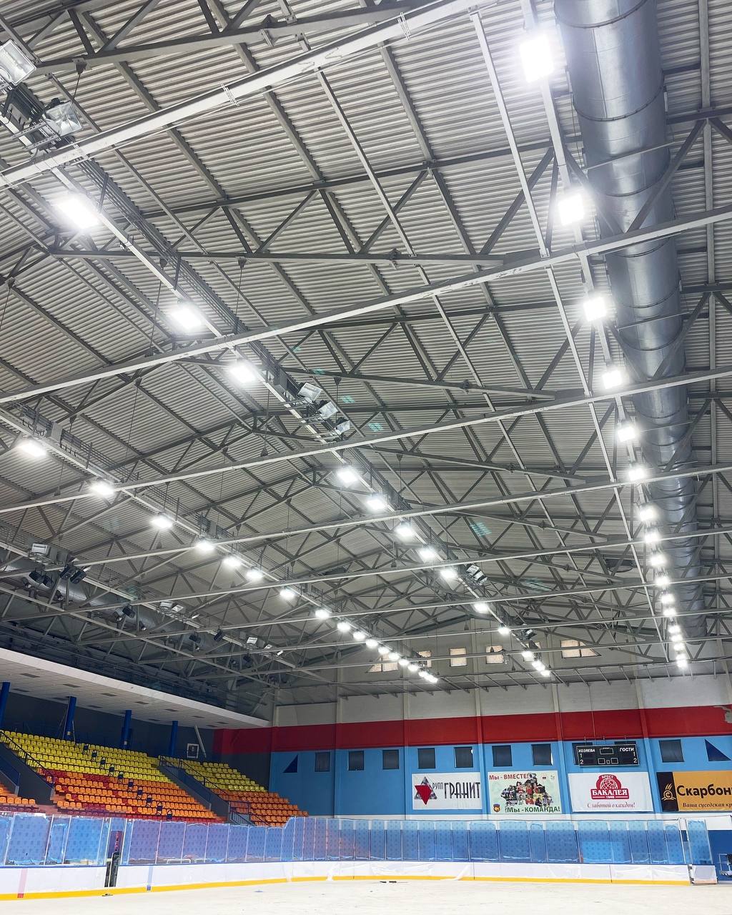 70 новых светодиодных прожекторов установлено на арене в Ледовом Бреста