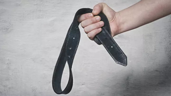 За регулярное истязание сына отец получил 3 года колонии