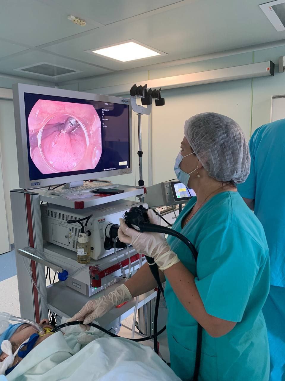 Первую операцию с рассечением пищевода пациенту провели в Беларуси