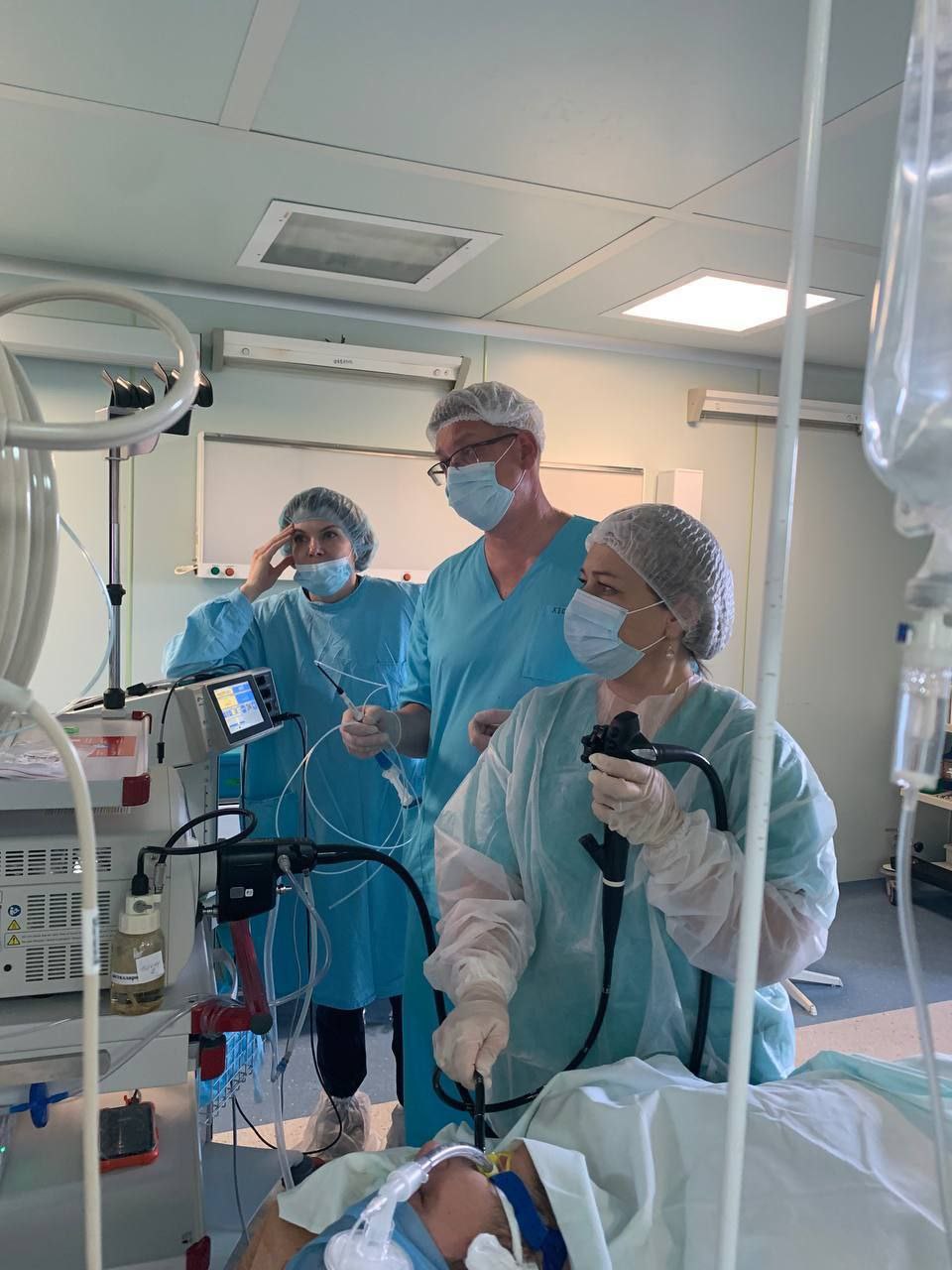 Первую операцию с рассечением пищевода пациенту провели в Беларуси