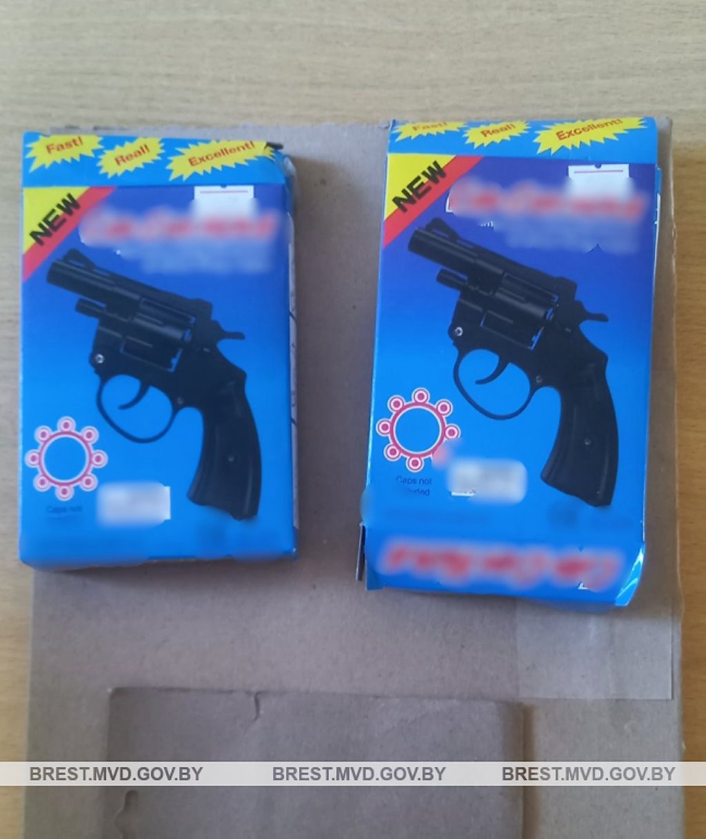 Барановчанин из незапертого авто украл ноутбук и два игрушечных пистолета