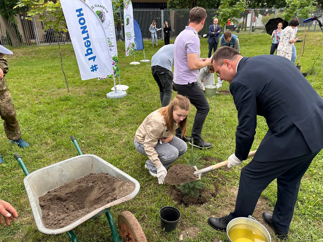 В Бресте заложили памятную аллею