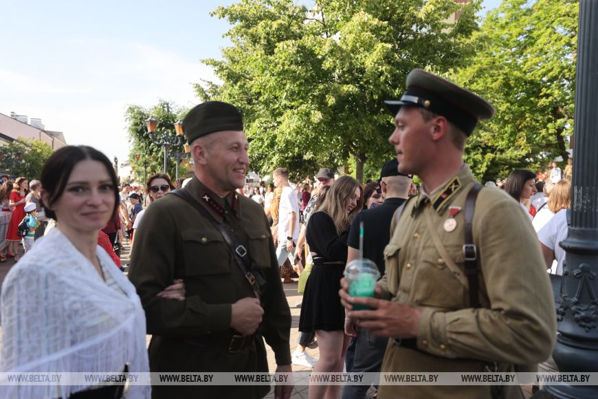 Атмосферу последнего мирного дня 1941-го воссоздали в Бресте