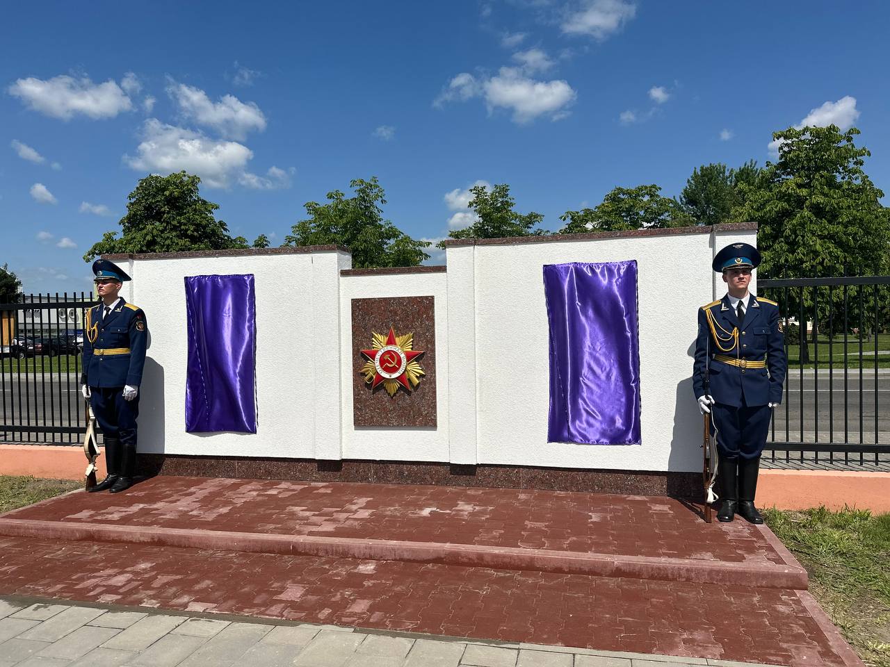 В Бресте состоялось открытие двух информационных досок на Аллее Памяти на Гарнизонном кладбище