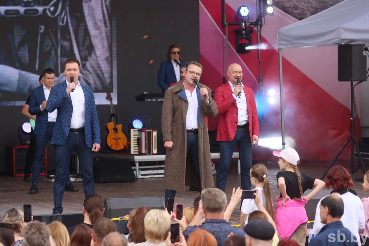 Хор Турецкого исполнил «Песни Победы» в Бресте