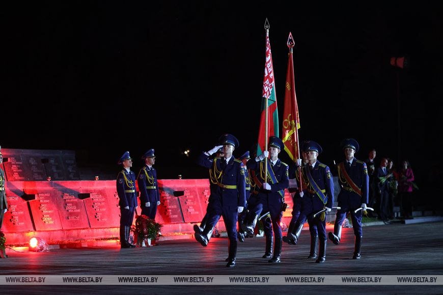 Митинг-реквием «Памяти павших - будьте достойны!» проходит в эти минуты в мемориальном комплексе «Брестская крепость-герой»