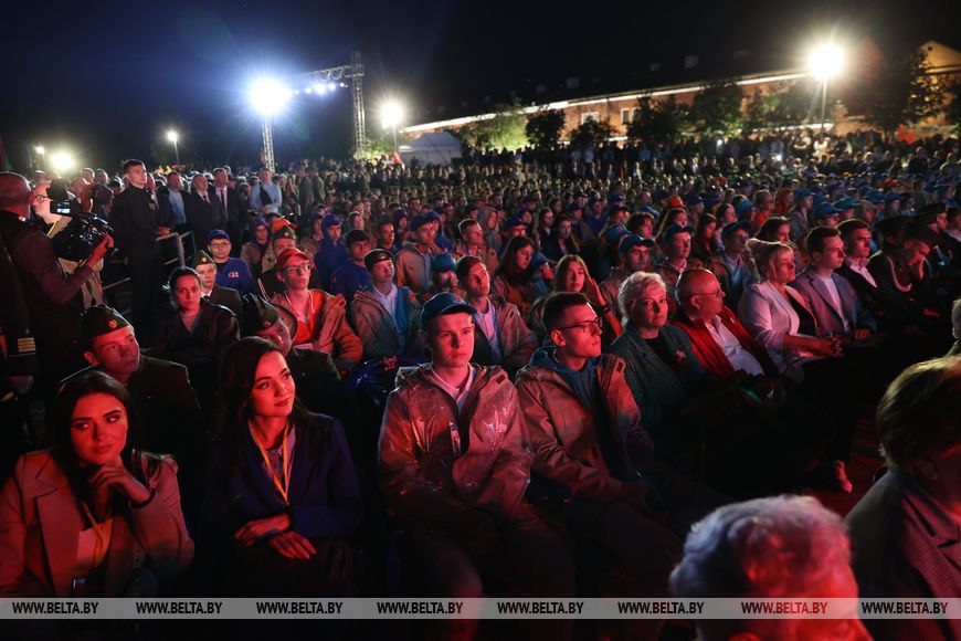 Митинг-реквием «Памяти павших - будьте достойны!» проходит в эти минуты в мемориальном комплексе «Брестская крепость-герой»
