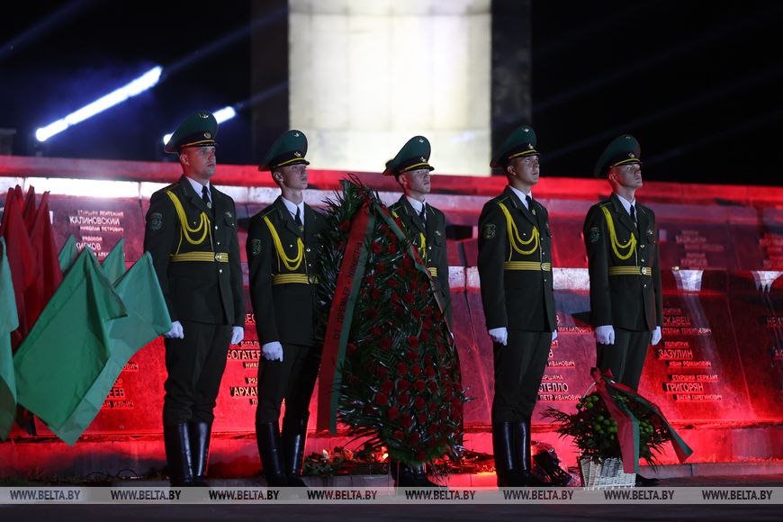 Митинг-реквием «Памяти павших - будьте достойны!» проходит в эти минуты в мемориальном комплексе «Брестская крепость-герой»