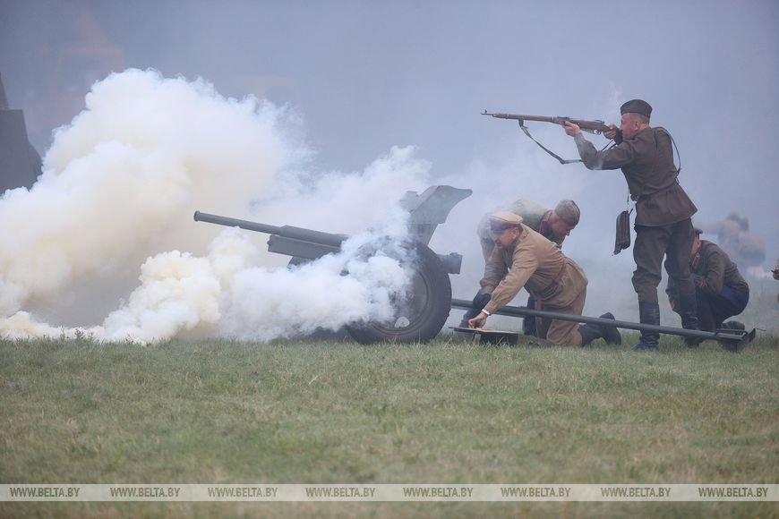 В ночь на 22 июня реконструкторы воссоздали эпизоды обороны Брестской крепости