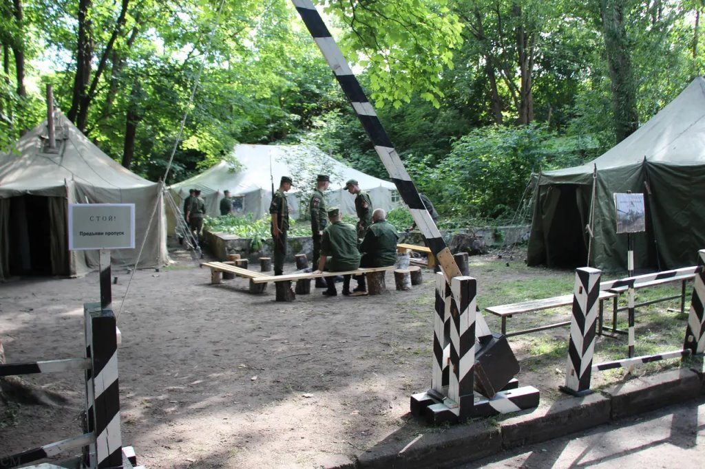 Репортаж из лагеря реконструкторов в Брестской крепости