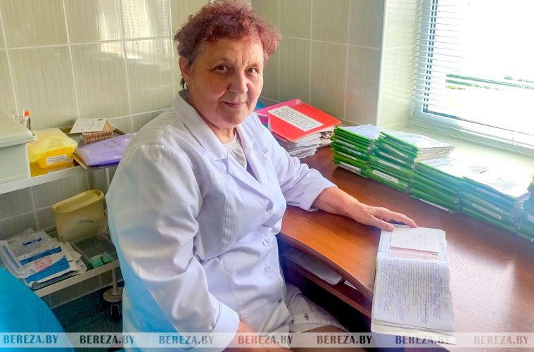 Жительница Брестской области 48 лет заботится о здоровье сельчан
