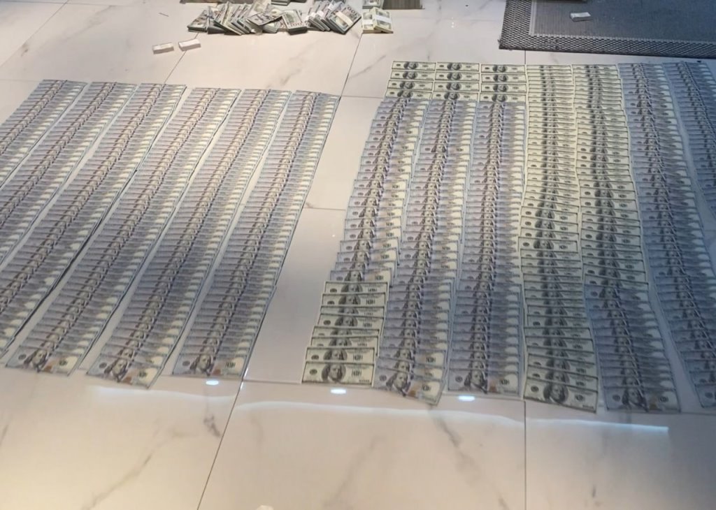 Продавец катеров недоплатил налоги. Во время обыска у него нашли более $1 млн