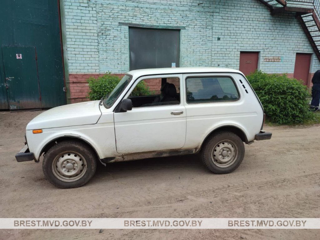 Парня уволили с работы - в отместку он угнал служебный автомобиль. Случай в Брестской области