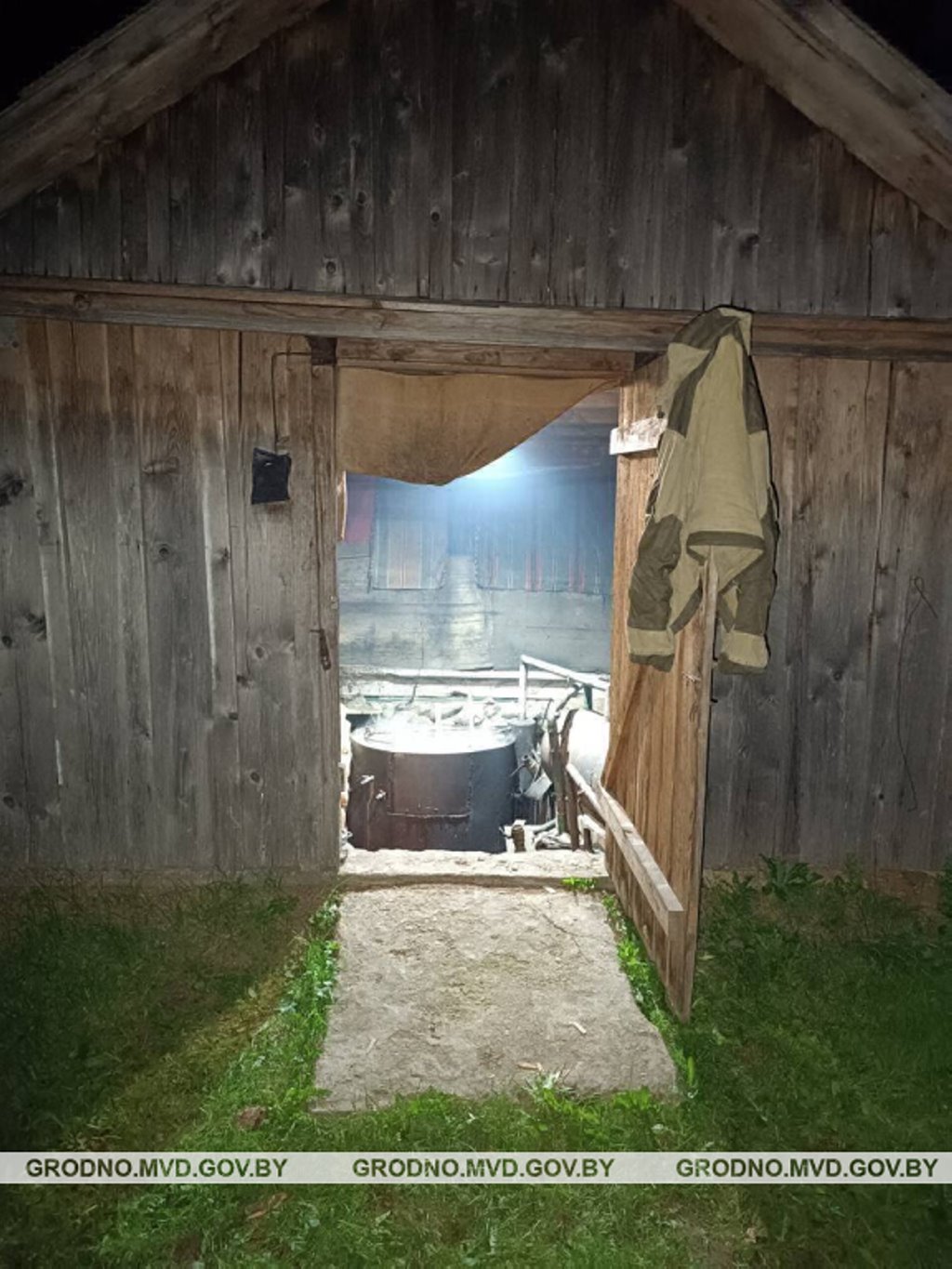 В Беларуси лесник организовал производство самогона