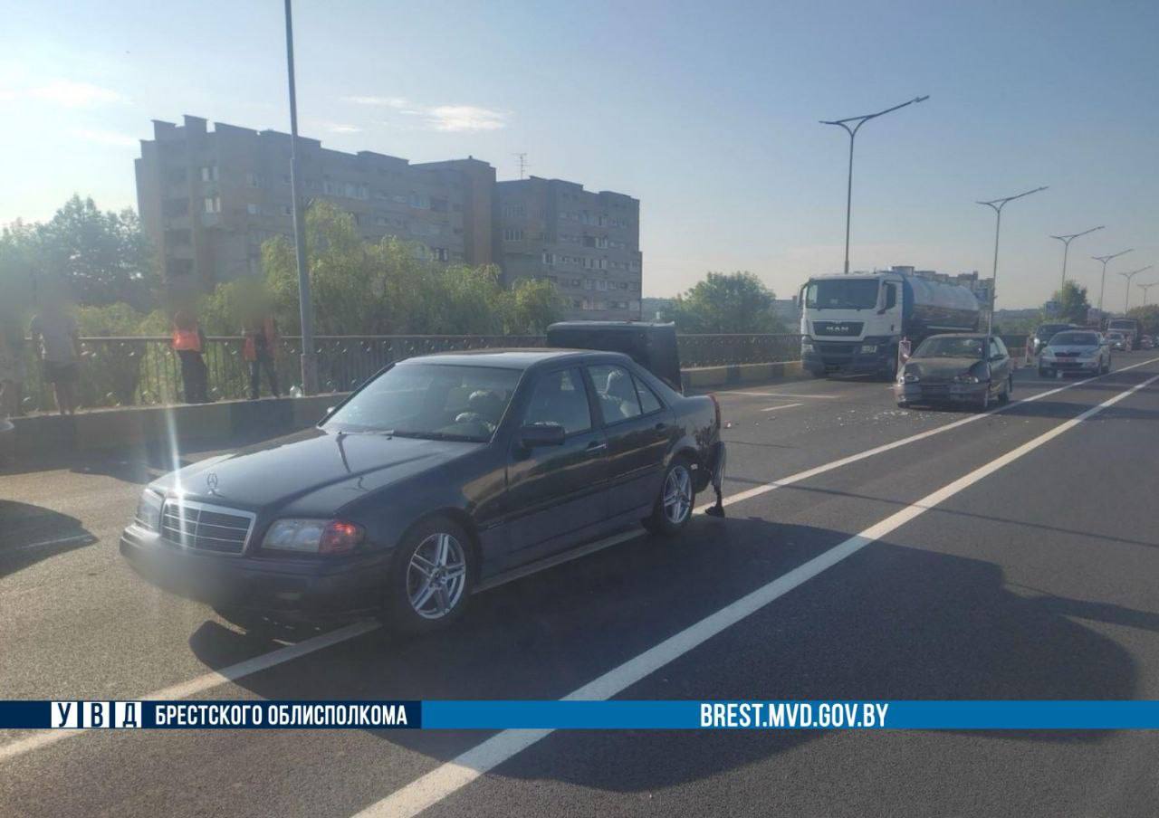 В Бресте на Березовском путепроводе произошло ДТП
