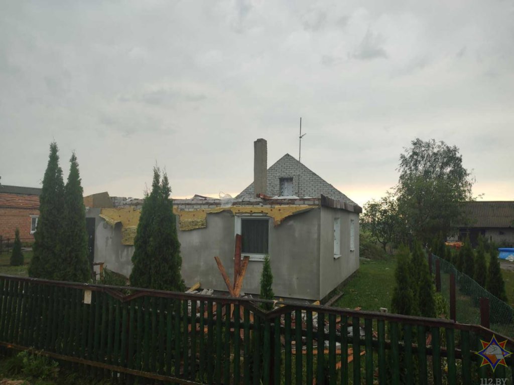 Почти 300 строений повреждены во время бури в Брестской области
