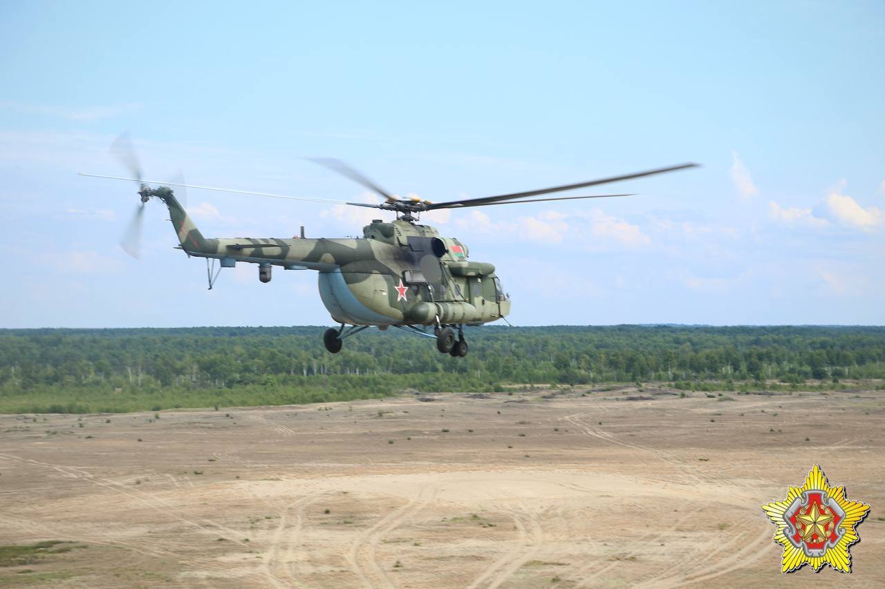 Ночное десантирование на Брестском полигоне. Смотрите фото