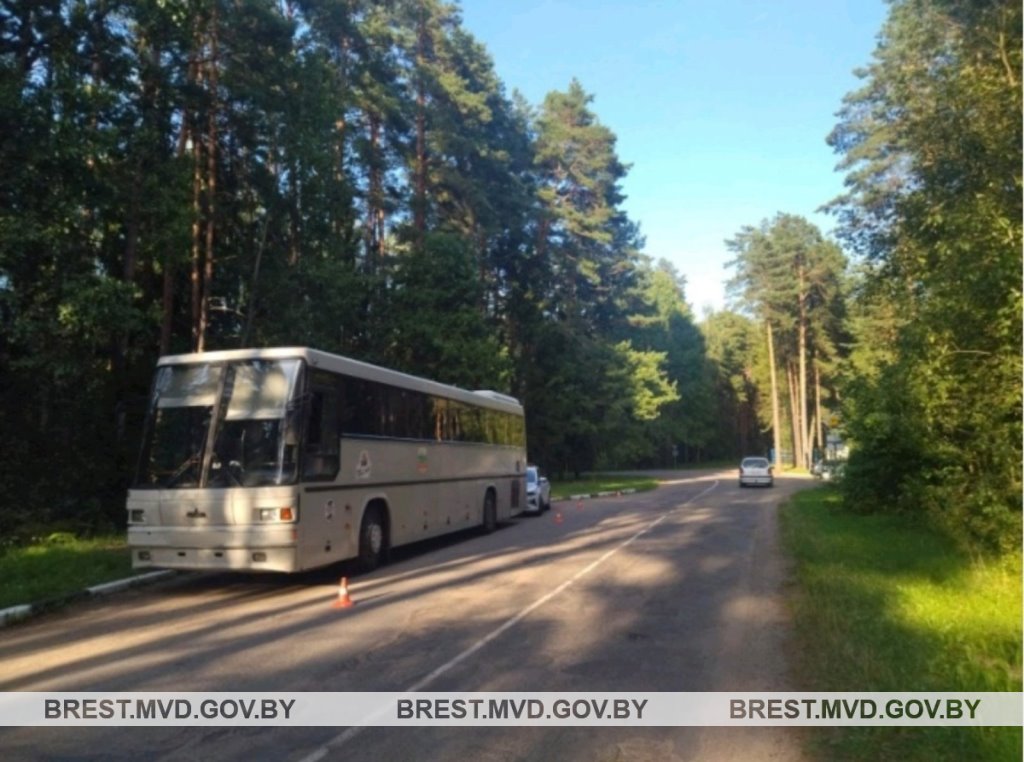 Зажал ногу пассажиру и поехал автобус в Барановичском районе