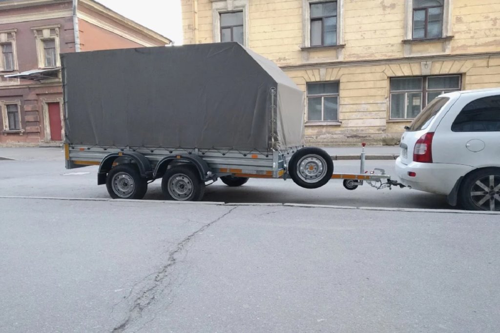 Имел ли право водитель управлять машиной с прицепом