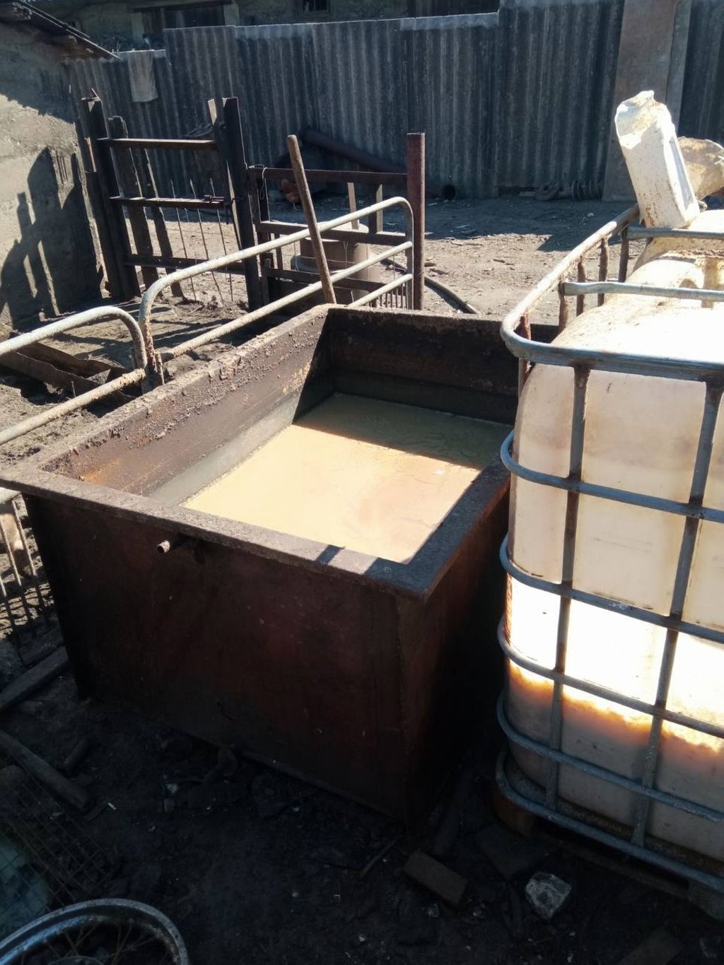 Огромное количество самогона «для себя» нашла милиция