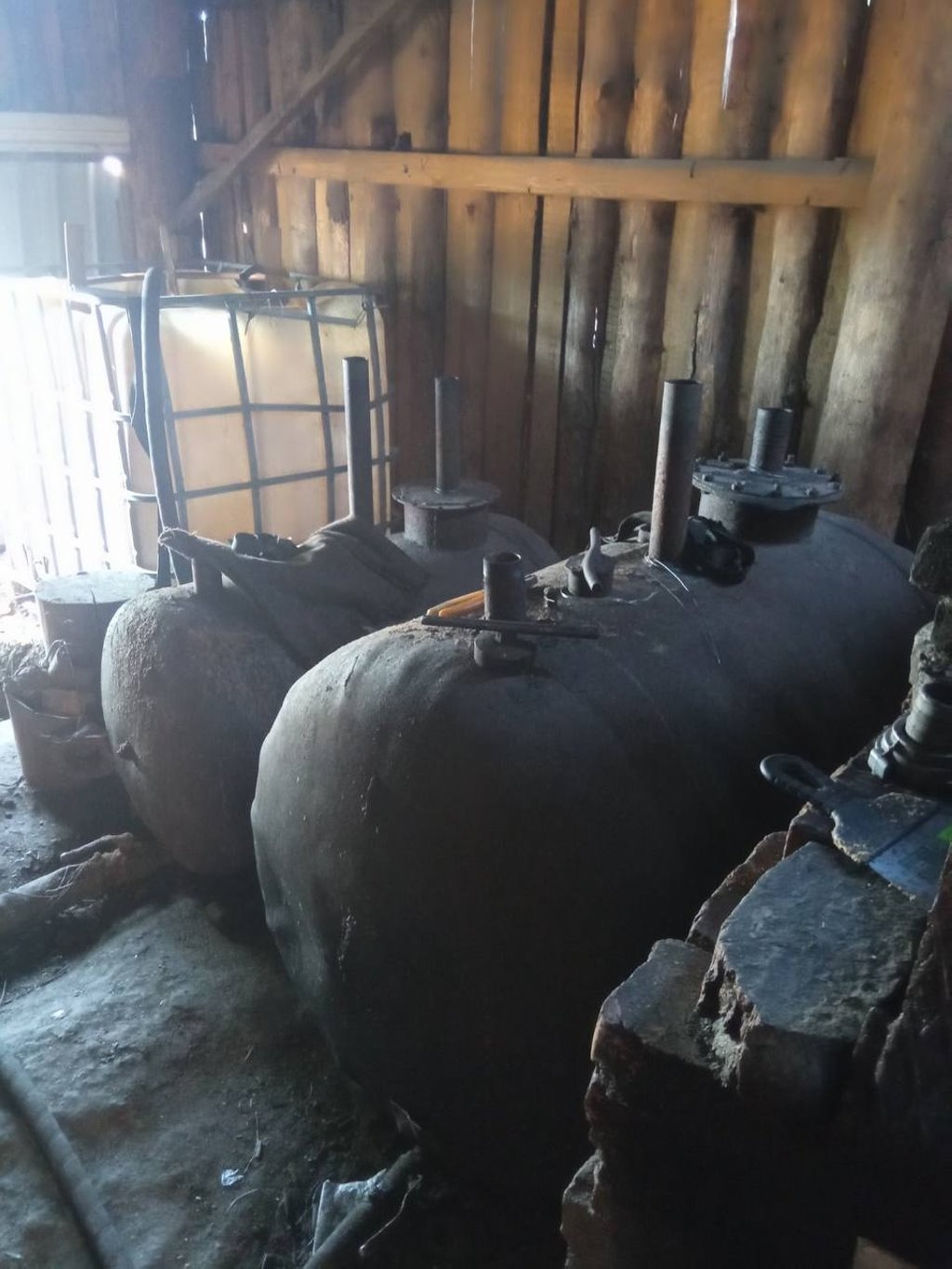 Огромное количество самогона «для себя» нашла милиция