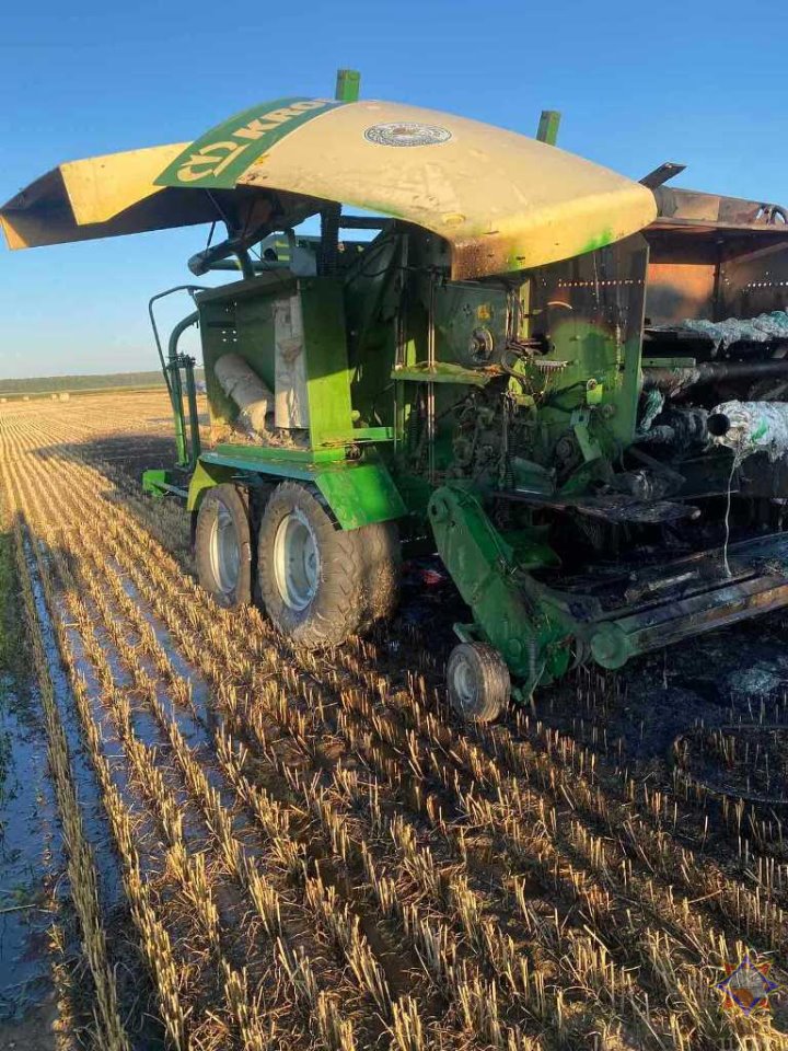 Пресс-подборщик загорелся в Пружанском районе