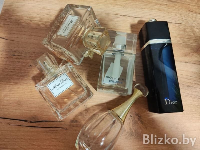 Белоруска ушла в парфюмерный «запой» и собрала коллекцию духов из 350 флаконов. Как ей удалось это сделать