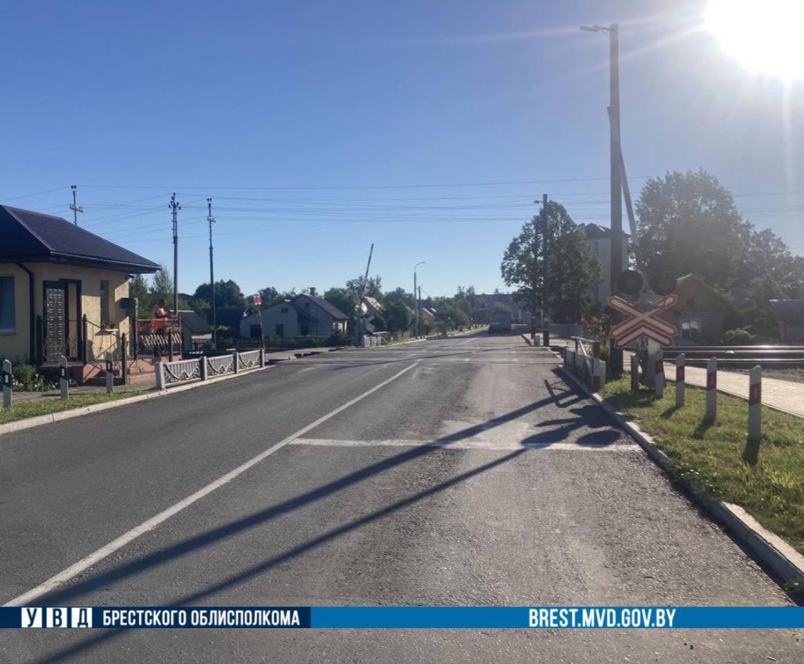 Автомобиль столкнулся с грузовым поездом в Брестской области