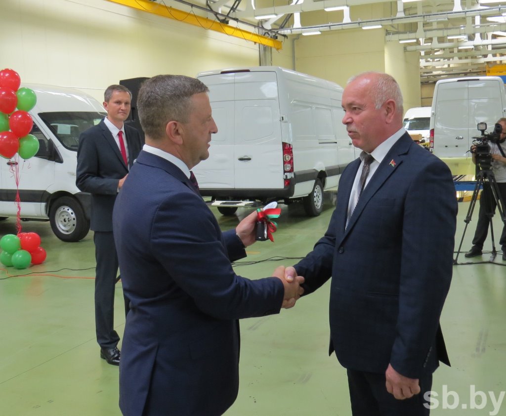 Учреждения соцобслуживания Брестской области получили три спецавтомобиля