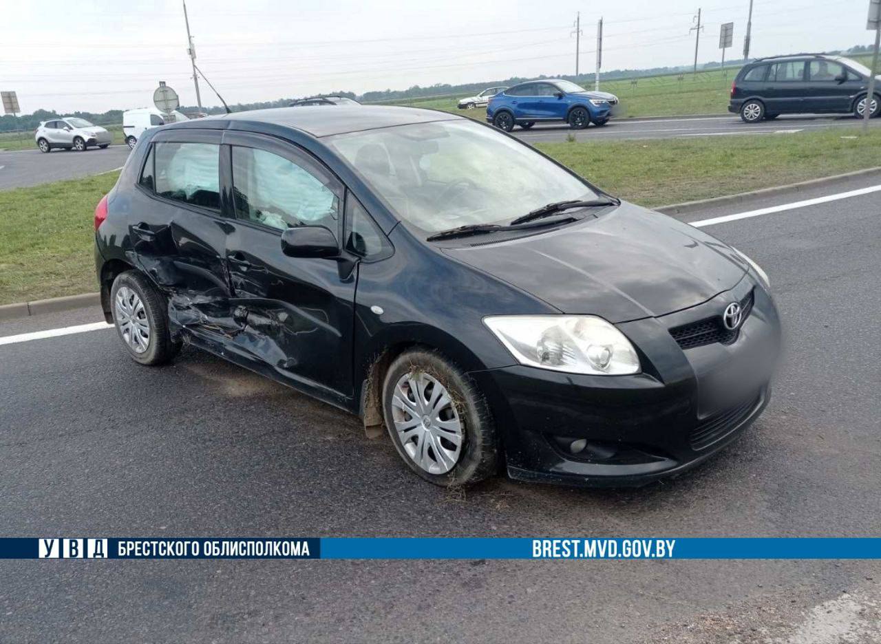 В Бресте столкнулись BMW и Toyota. Кто виноват?