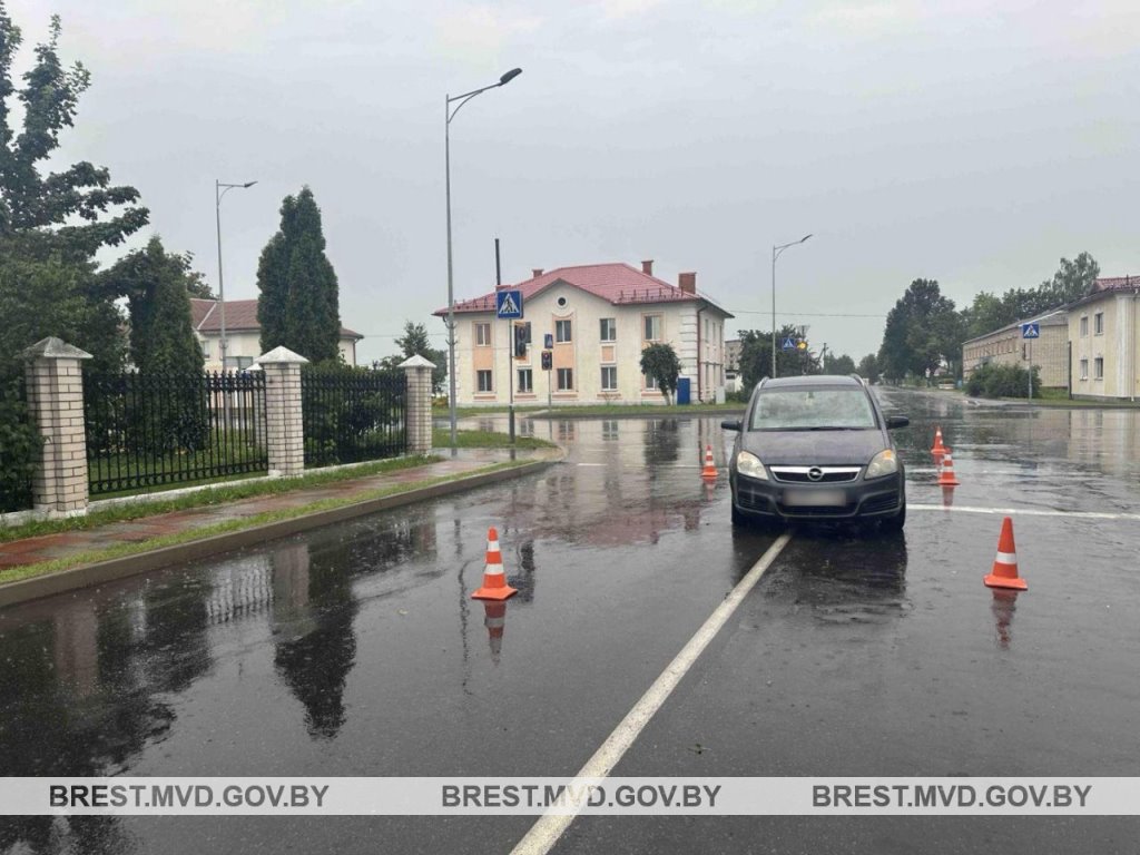 Легковушка сбила двух женщин на переходе в Ганцевичах