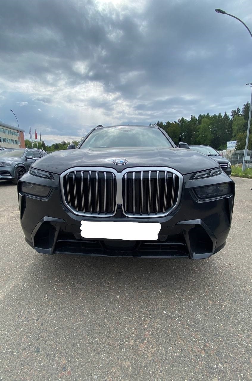 «Ущерб составил более 465 000 рублей». Авто премиум-класса из Европы нелегально ввозила компания из Брестской области